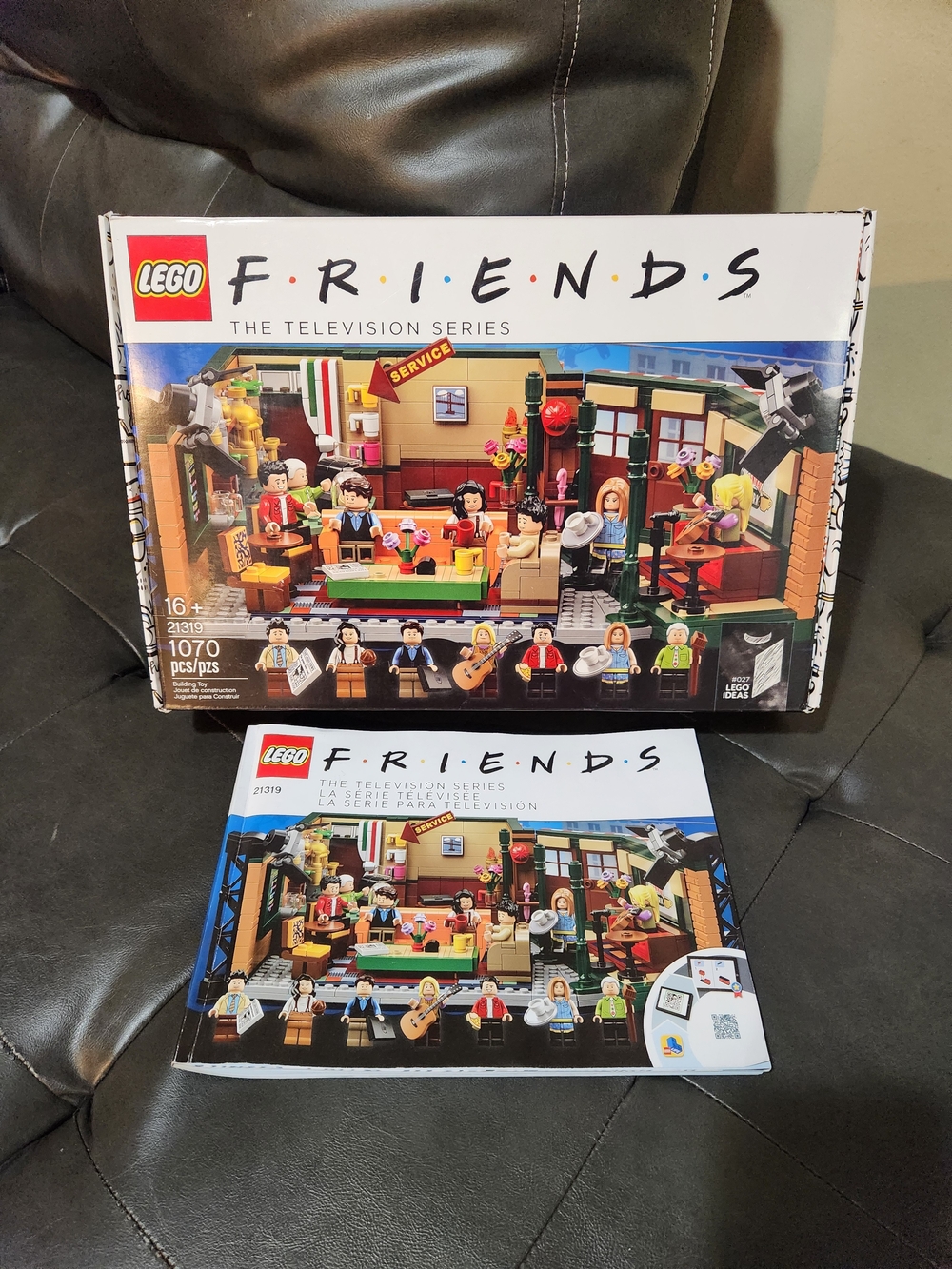 Like New LEGO FRIENDS Central Perk TV Set - Brown & Multicolor Complete!